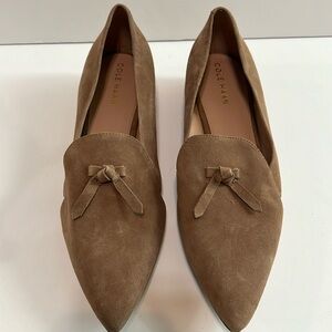 Cole Haan 9.5 whiskey flat/loafer